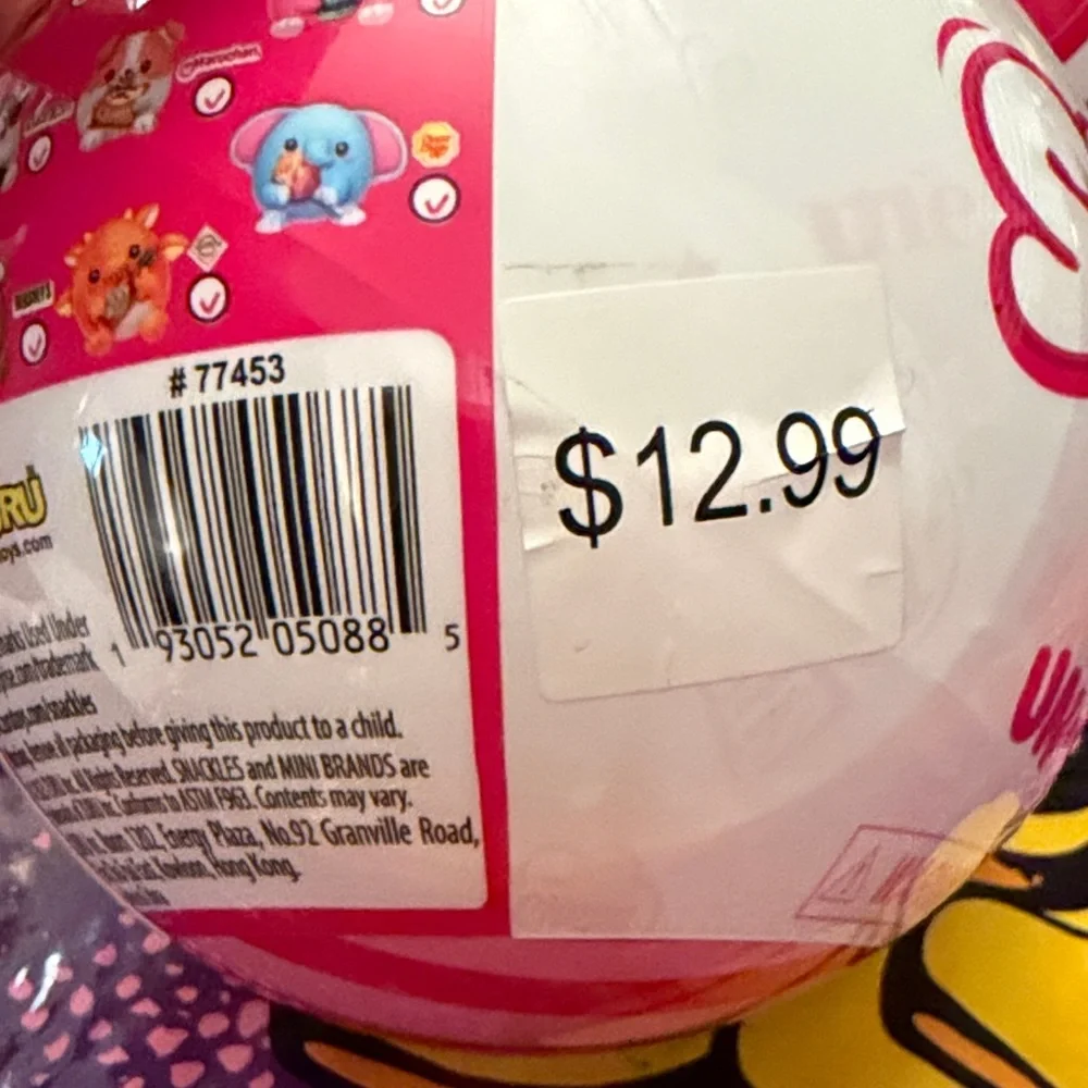 Two Zuru Snackles Party Favor Ball - Pink and White